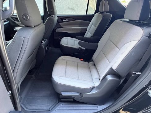 Used 2025 Chevrolet Traverse LT w/ Driver Confidence Package AWD/4WD image 17