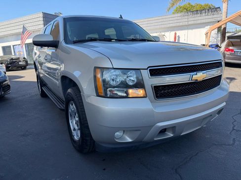 Used 2007 Chevrolet Suburban LT w/ LT Preferred Equipment Group AWD/4WD image 9
