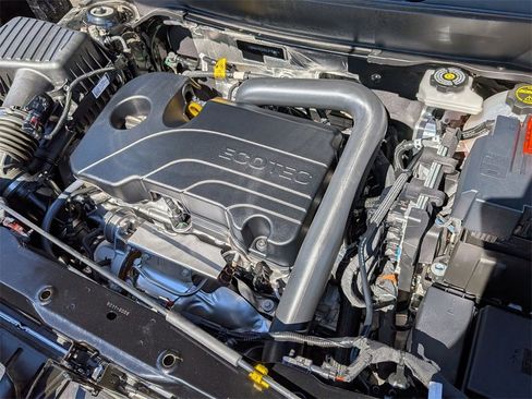 Used 2025 Chevrolet Equinox LT image 34