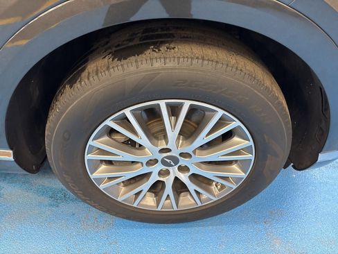 Used 2024 Genesis GV80 2.5T image 3