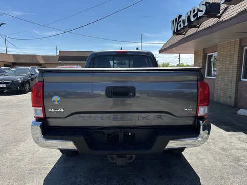 Used 2017 Toyota Tacoma SR5 w/ Tow Package AWD/4WD image 7