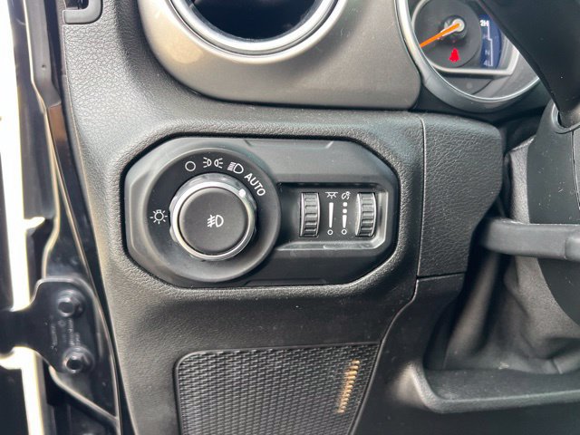 Used 2020 Jeep Wrangler Unlimited Sahara w/ Dual Top Group AWD/4WD image 25