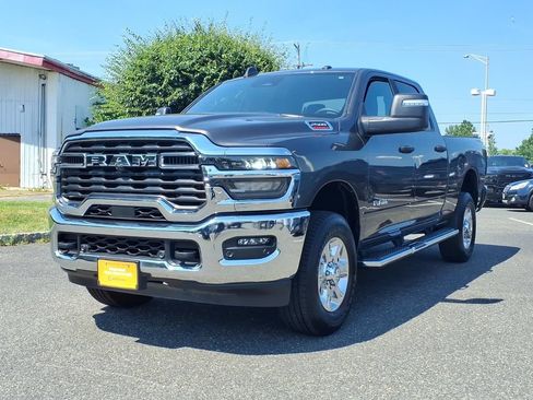 Used 2025 RAM 2500 Big Horn AWD/4WD image 3