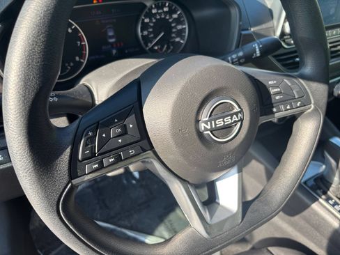 Used 2025 Nissan Altima 2.5 SV FWD image 28