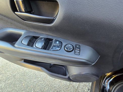 Used 2020 Nissan Kicks S FWD image 39