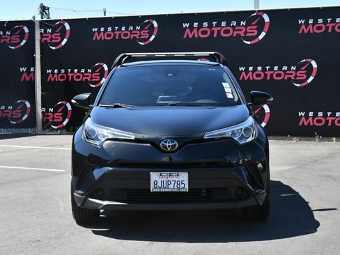 Used 2019 Toyota C-HR LE image 2
