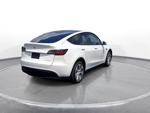 Used 2023 Tesla Model Y Long Range AWD/4WD image 8