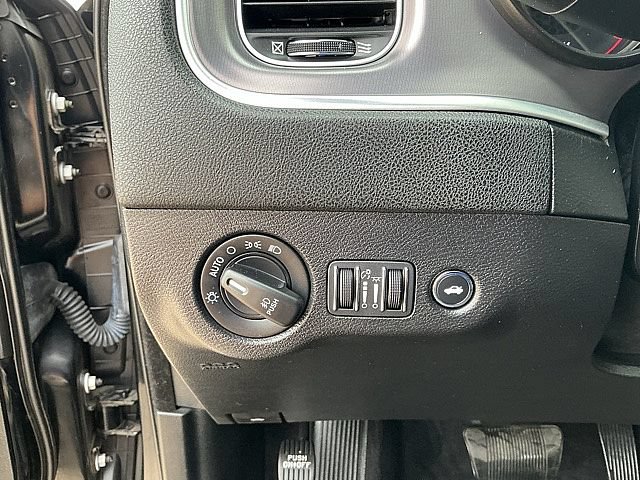 Used 2019 Dodge Charger SXT AWD/4WD image 17