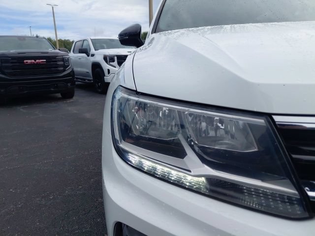 Used 2019 Volkswagen Tiguan SEL Premium R-Line FWD image 13