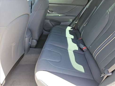 New 2026 Hyundai Elantra Hybrid FWD image 11