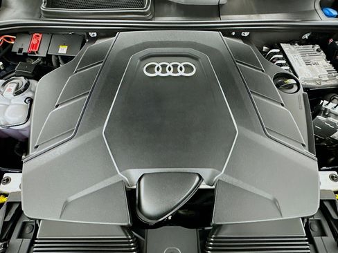 Used 2025 Audi Q8 Premium Plus w/ Premium Plus Package AWD/4WD image 32
