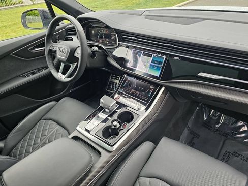 Used 2025 Audi SQ7 Prestige AWD/4WD image 10