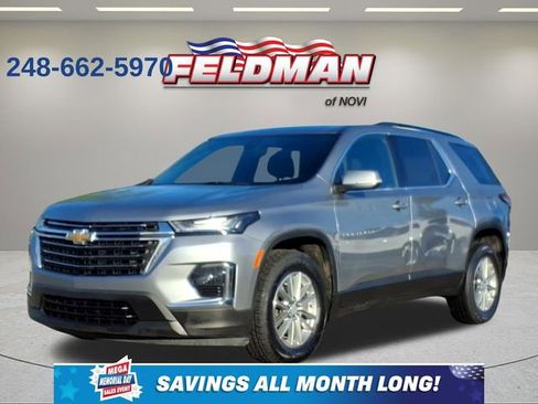 Used 2023 Chevrolet Traverse LT FWD image 1