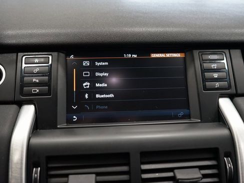 Used 2018 Land Rover Discovery Sport SE image 32