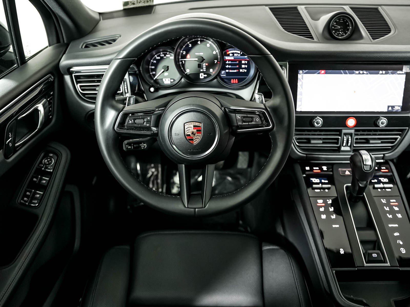 Used 2026 Porsche Macan AWD/4WD image 16