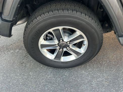 Used 2020 Jeep Wrangler Unlimited Sahara image 37