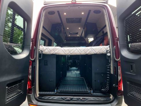 Used 2024 Mercedes-Benz Sprinter 2500 image 11