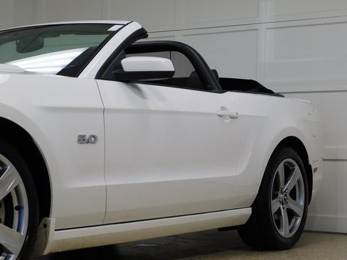Used 2013 Ford Mustang GT Premium image 34
