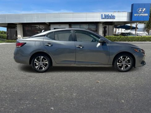 Used 2022 Nissan Sentra SV FWD image 9