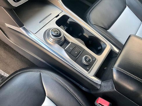 Used 2022 Ford Explorer XLT w/ Equipment Group 202A image 18