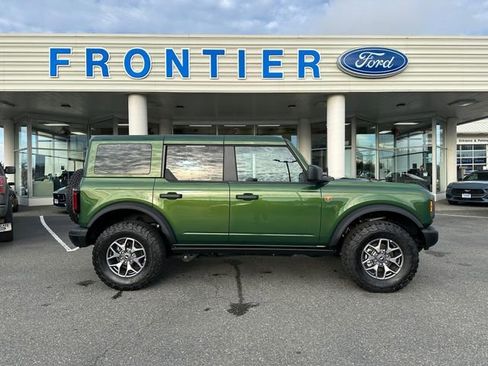 Used 2025 Ford Bronco Badlands image 2