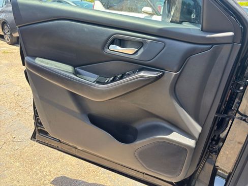 Used 2025 Nissan Rogue SV AWD/4WD image 18