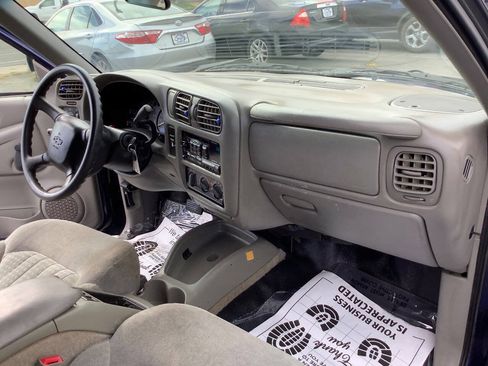 Used 2002 Chevrolet S10 Pickup 2WD Extended Cab w/ Preferred Equipment Group image 34
