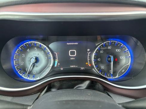 Used 2020 Chrysler Pacifica Limited FWD image 11