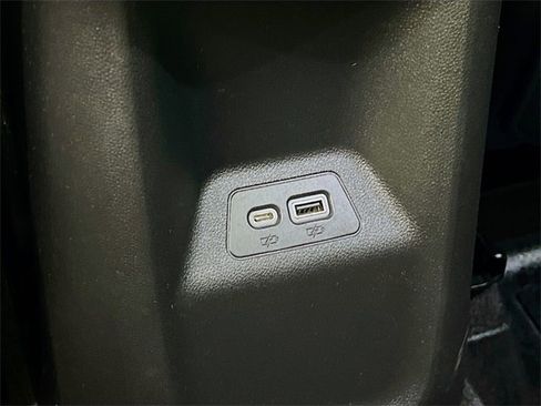 Used 2021 Buick Envision Essence w/ Technology Package I image 36