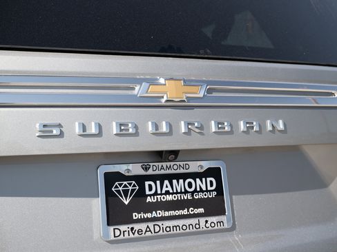 Used 2024 Chevrolet Suburban LT image 13