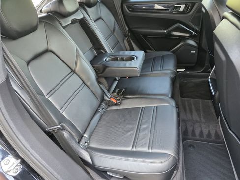 Used 2020 Porsche Cayenne image 28