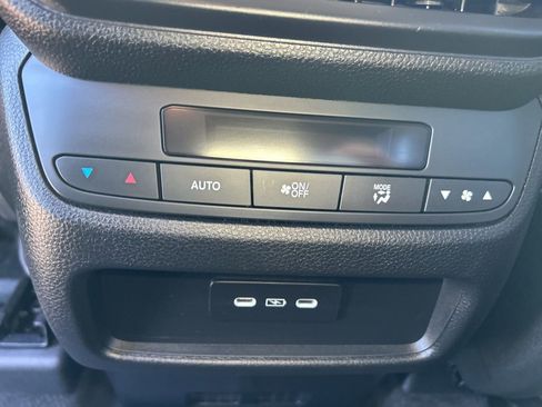 Used 2025 Honda Pilot Touring image 25