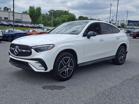Used 2024 Mercedes-Benz GLC 300 4MATIC image 3