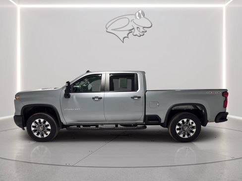Used 2024 Chevrolet Silverado 2500 Custom w/ Custom Value Package AWD/4WD image 2