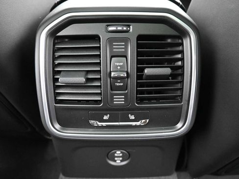 New 2026 Porsche Macan image 20