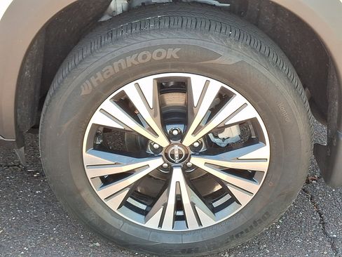 Used 2023 Nissan Rogue SV AWD/4WD image 29