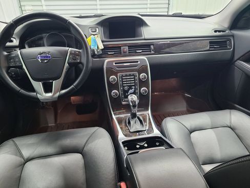 Used 2016 Volvo XC70 T5 Premier w/ Proximity Package AWD/4WD image 2