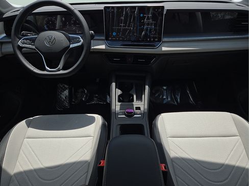 New 2026 Volkswagen Tiguan SE FWD image 13