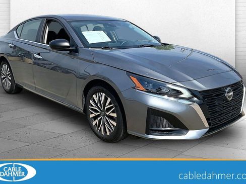 Used 2025 Nissan Altima 2.5 SV FWD image 1