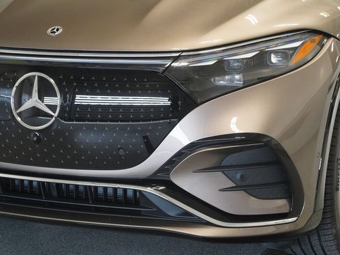 New 2027 Mercedes-Benz EQS 400 4MATIC SUV image 8