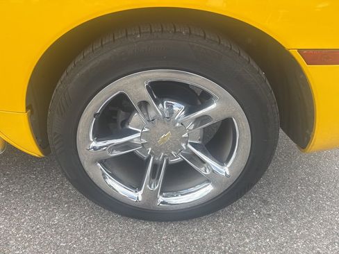 Used 2004 Chevrolet SSR w/ Preferred Equipment Group image 6