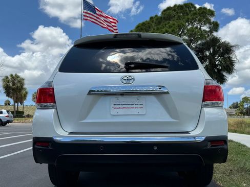 Used 2012 Toyota Highlander FWD w/ Tech Pkg image 6