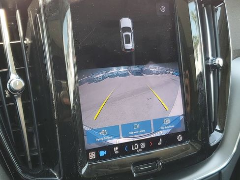 Certified 2023 Volvo XC60 B5 Core w/ Climate Package image 23