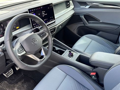 New 2026 Volkswagen Tiguan SE R-Line FWD image 10