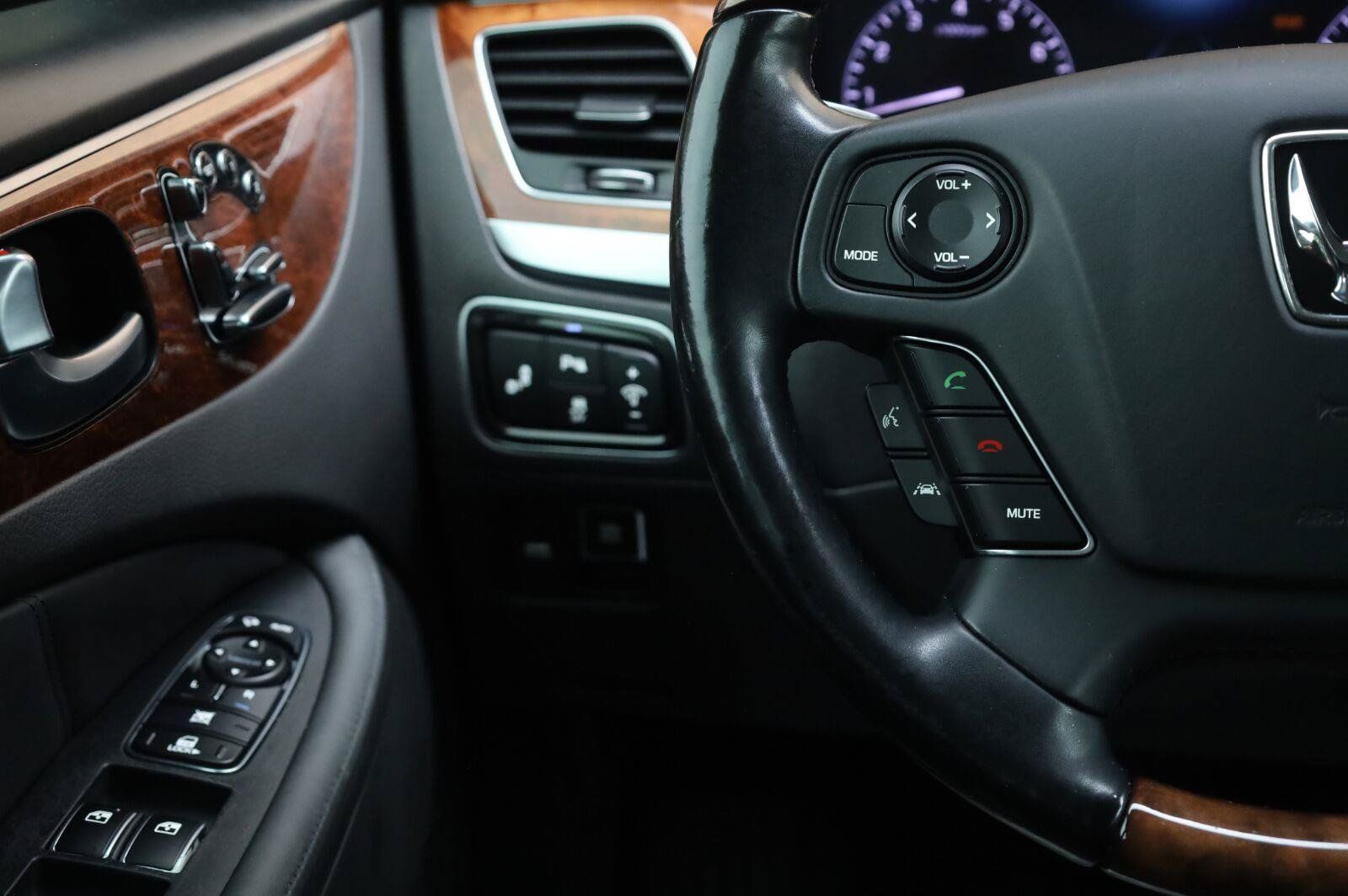 Used 2015 Hyundai Equus Signature RWD image 35