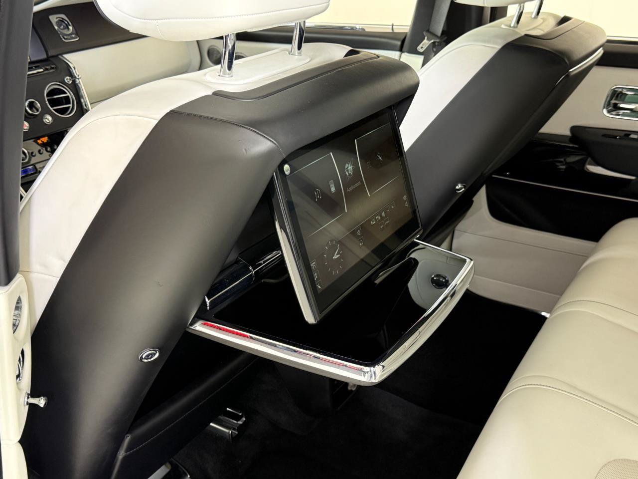 Used 2022 Rolls-Royce Cullinan w/ Cullinan Package AWD/4WD image 24