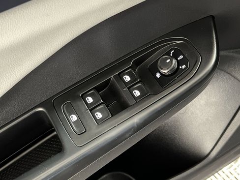 Used 2022 Volkswagen Taos SE image 13