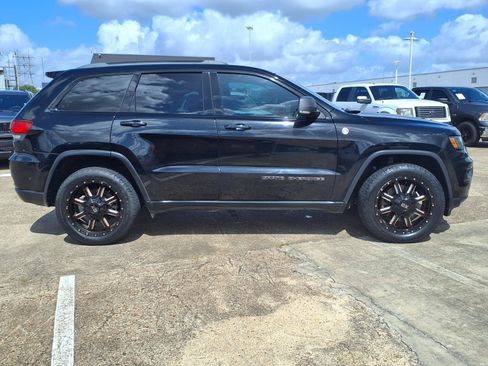 Used 2018 Jeep Grand Cherokee Trailhawk AWD/4WD image 30