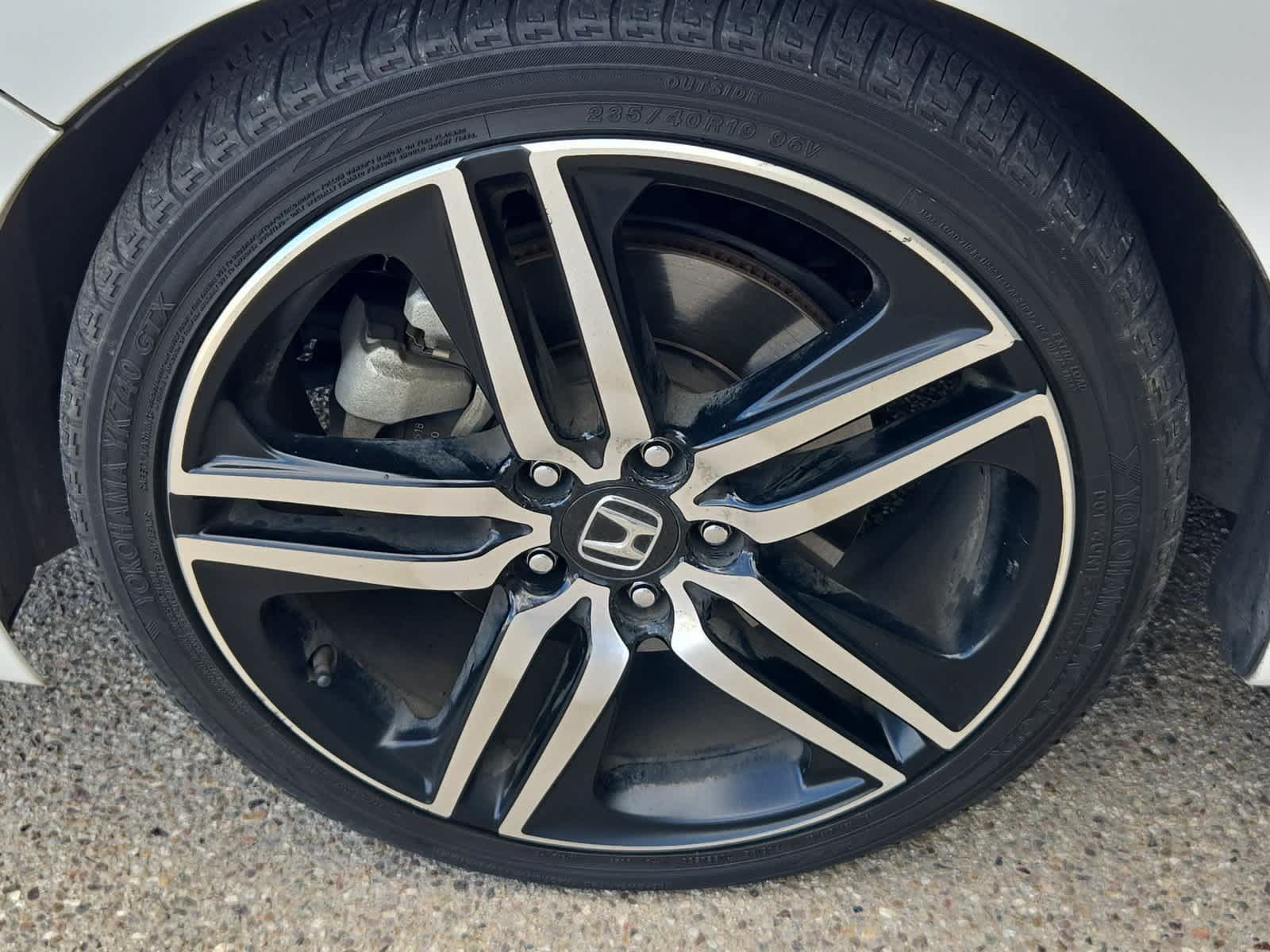 Used 2016 Honda Accord Touring image 14