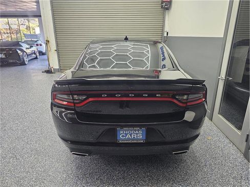 Used 2016 Dodge Charger R/T w/ Plus Group image 4